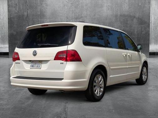 2012 Volkswagen Routan SE