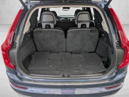 2020 Volvo XC90 T6 Momentum
