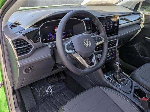 2025 Volkswagen Taos 1.5T SE Black