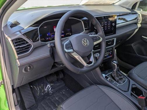 2025 Volkswagen Taos 1.5T SE Black