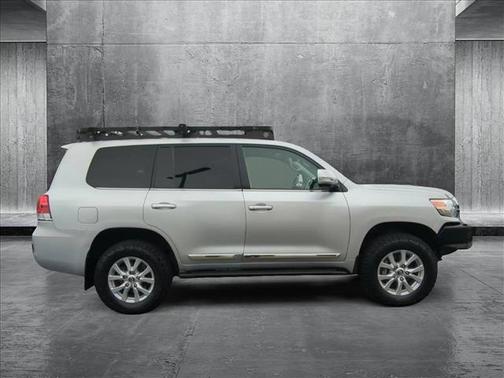 2017 Toyota Land Cruiser Base