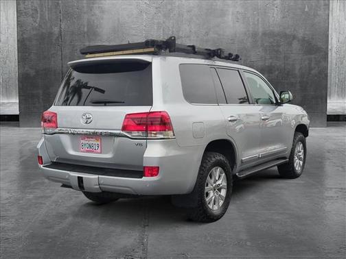 2017 Toyota Land Cruiser Base