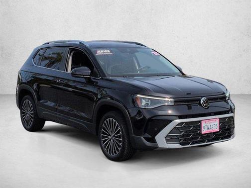 Deep Black Pearl 2025 Volkswagen Taos 1.5T SE