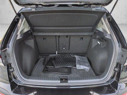 Deep Black Pearl 2025 Volkswagen Taos 1.5T SE