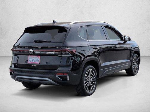 Deep Black Pearl 2025 Volkswagen Taos 1.5T SE