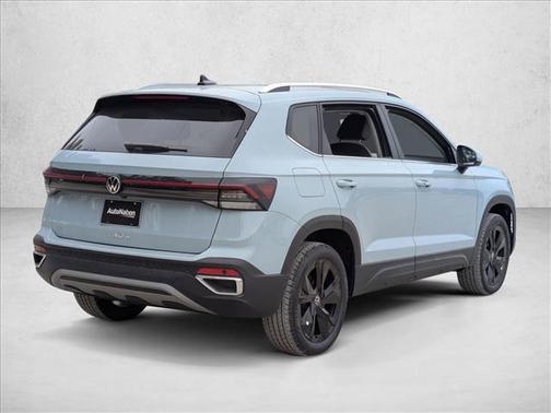 Monument Gray 2026 Volkswagen Taos SE