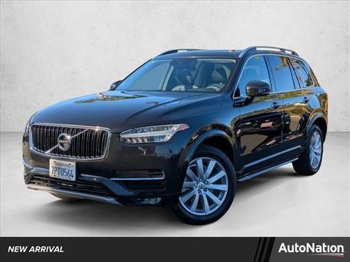 2016 Volvo XC90 T6 Momentum