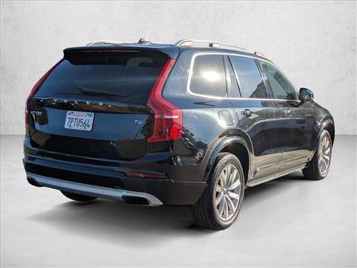 2016 Volvo XC90 T6 Momentum