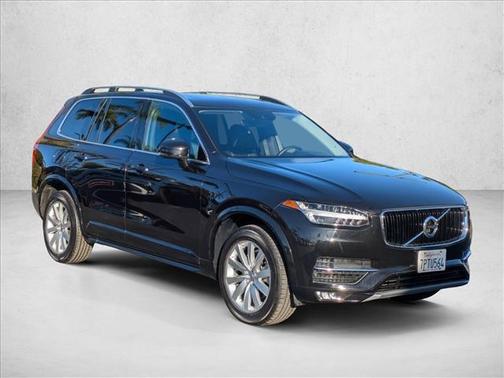 2016 Volvo XC90 T6 Momentum
