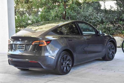 2024 Tesla Model Y Long Range Dual Motor All-Wheel Drive