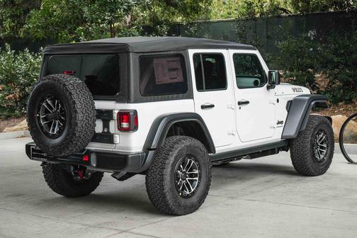 Bright White Clearcoat 2026 Jeep Wrangler Willys