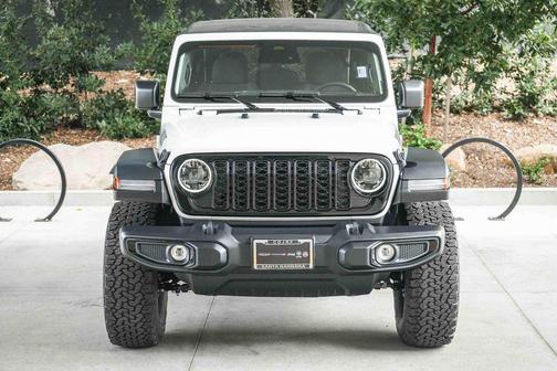 Bright White Clearcoat 2026 Jeep Wrangler Willys