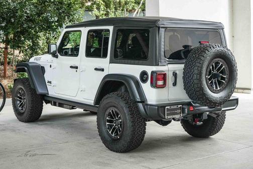Bright White Clearcoat 2026 Jeep Wrangler Willys