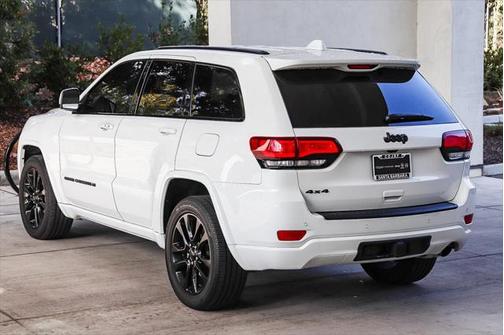 2022 Jeep Grand Cherokee Laredo