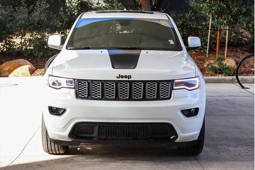 2022 Jeep Grand Cherokee Laredo