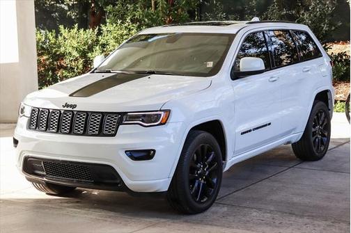 2022 Jeep Grand Cherokee Laredo