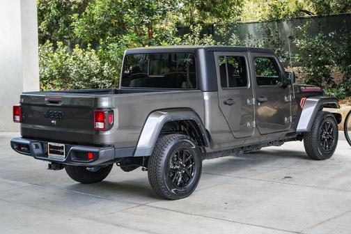 Granite Crystal Metallic Clearcoat 2022 Jeep Gladiator Altitude 4x4