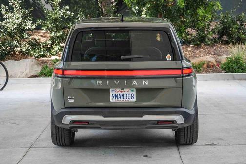 Launch Green 2024 Rivian R1S Launch Edition Quad Motor Large Pack