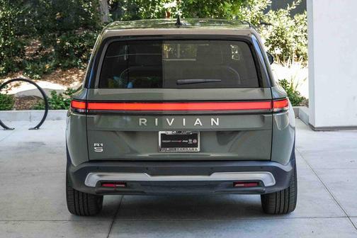 Launch Green 2024 Rivian R1S Launch Edition Quad Motor Large Pack