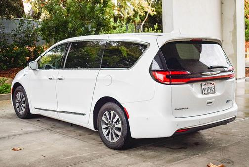 2022 Chrysler Pacifica Hybrid Limited