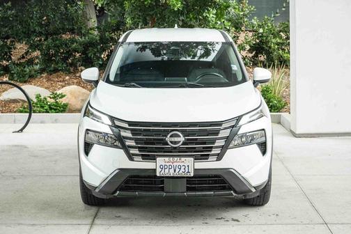 Everest White Pearl 2024 Nissan Rogue SV