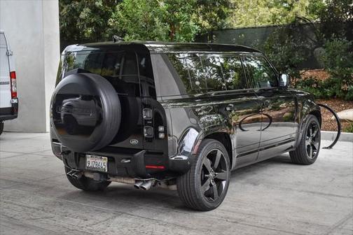 2022 Land Rover Defender 110 V8