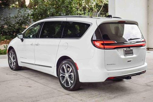 2026 Chrysler Pacifica L