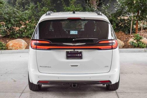 2026 Chrysler Pacifica L