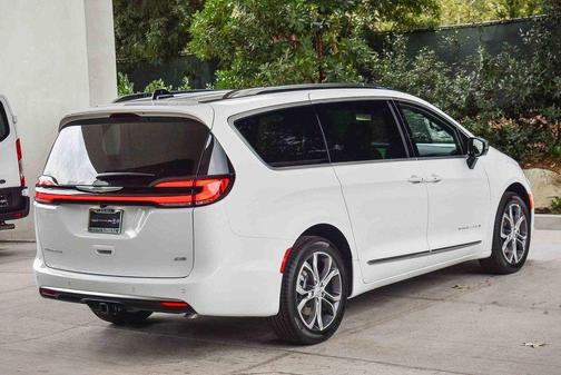 2026 Chrysler Pacifica L