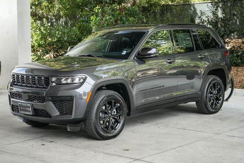 Baltic Gray Metallic Clearcoat 2026 Jeep Grand Cherokee Altitude