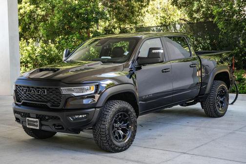 Diamond Black Crystal Pearlcoat 2026 RAM 1500 RHO Crew Cab 4x4 5'7' Box