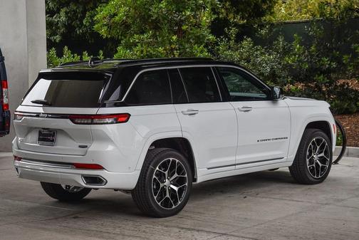 2025 Jeep Grand Cherokee Summit