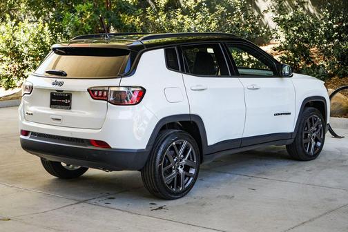 Bright White Clearcoat 2026 Jeep Compass Limited