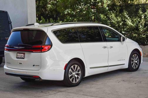 2022 Chrysler Pacifica L