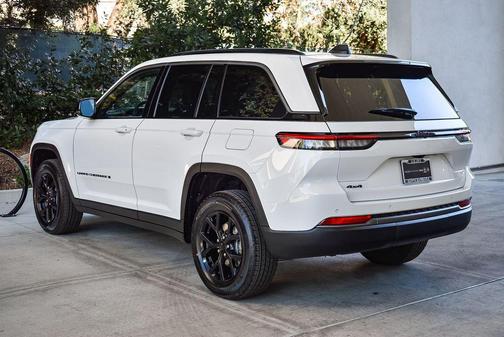 2026 Jeep Grand Cherokee Altitude