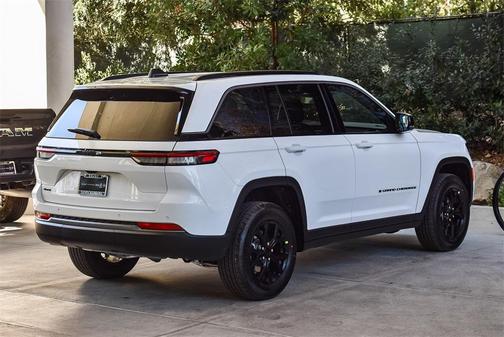 2026 Jeep Grand Cherokee Altitude