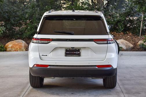 2026 Jeep Grand Cherokee Altitude