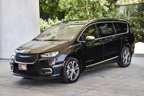2025 Chrysler Pacifica L