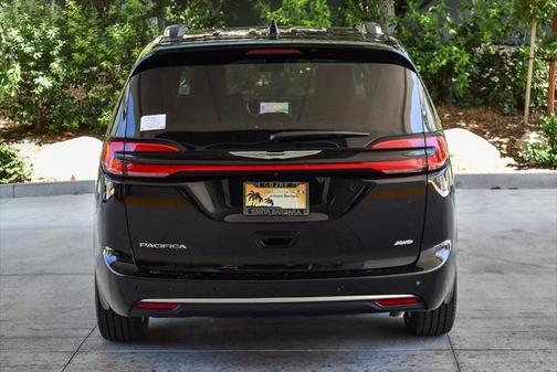 2025 Chrysler Pacifica L