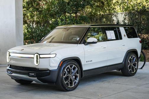 Glacier White 2025 Rivian R1S Adventure Dual Motor Large Pack