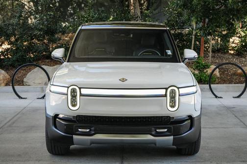 Glacier White 2025 Rivian R1S Adventure Dual Motor Large Pack