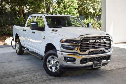 2025 RAM 2500 Tradesman Crew Cab 4x4 6'4' Box