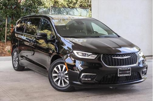 2025 Chrysler Pacifica Hybrid Select