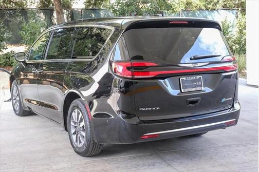 2025 Chrysler Pacifica Hybrid Select