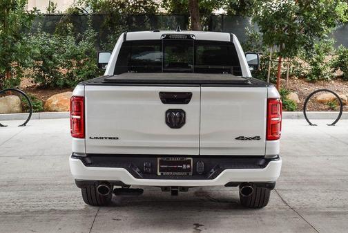 Ivory White Tri-Coat Pearlcoat 2025 RAM 1500 Limited