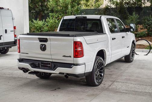 Ivory White Tri-Coat Pearlcoat 2025 RAM 1500 Limited