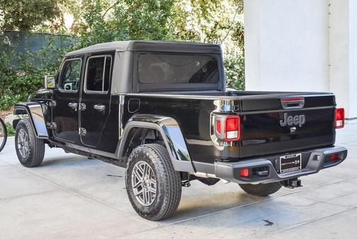2026 Jeep Gladiator Sport S