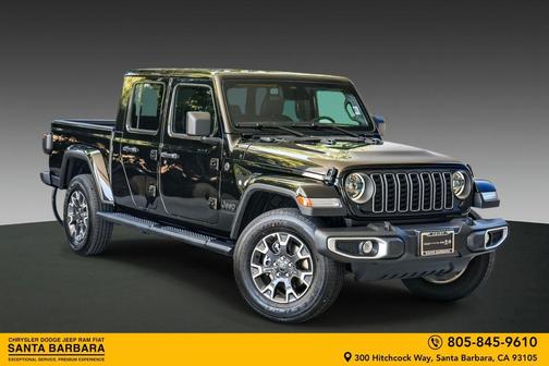 Black Clearcoat 2026 Jeep Gladiator Sahara 4x4