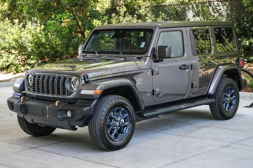 Granite Crystal Metallic Clearcoat 2026 Jeep Wrangler Sport