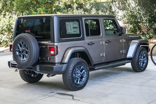 Granite Crystal Metallic Clearcoat 2026 Jeep Wrangler Sport
